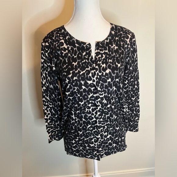 ⭐️ LOFT Black and white cardigan- size medium - Picture 4 of 8